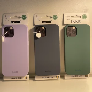 Mobilskal från holdit - Säljer tre fina, stilrena och prisvärda mobilskal.💗Helt oanvända. Kostar egentligen 199kr/st men säljer för 79 kr. Går att köpa separat eller alla tre för 200.💗