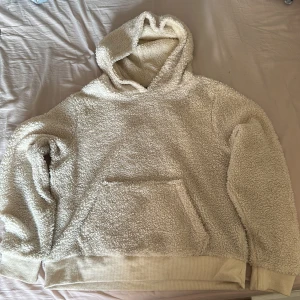 Hoodie  - Hoodien är i gott skick har använt den 2 -4 gånger 