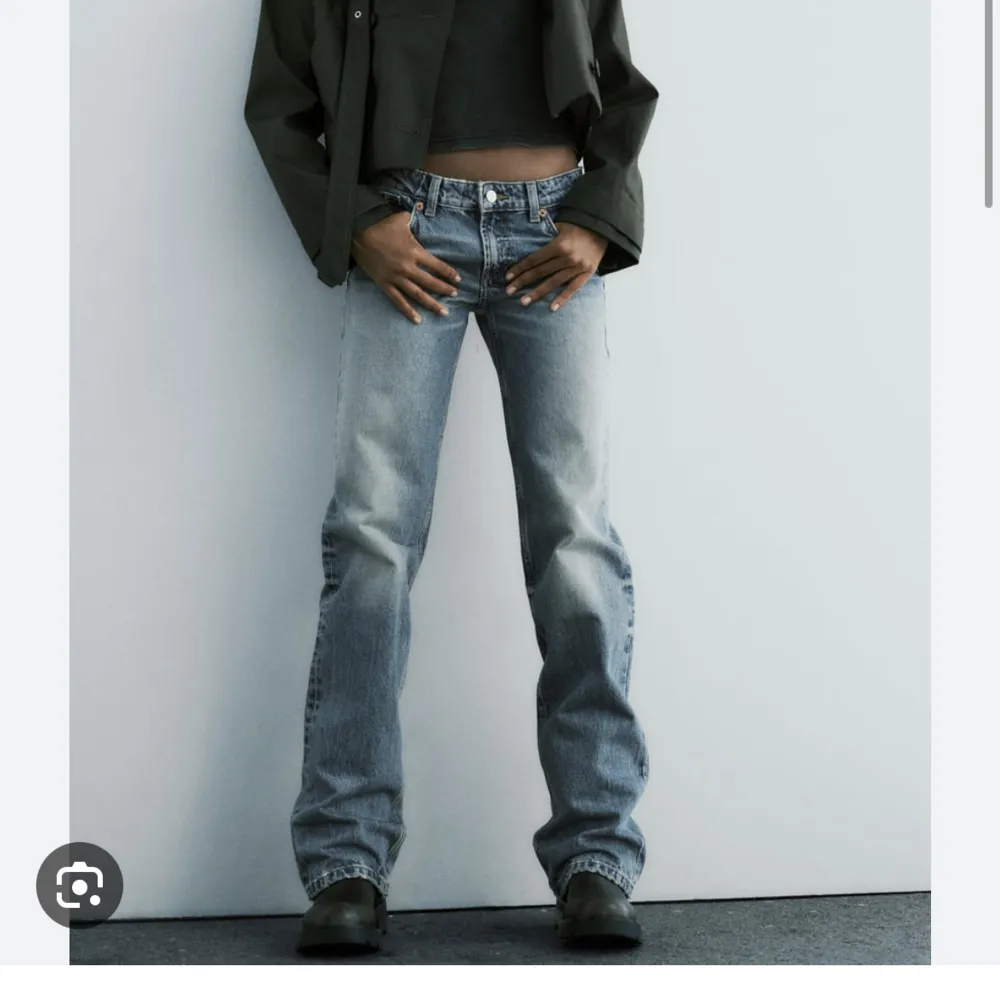 Low waist jeans från zara! Strl 36, bra skick!!. Jeans & Byxor.
