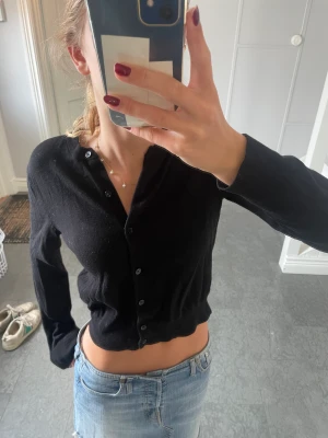 Kofta - Säljer nu min svarta hm kofta i nyskick💓💓