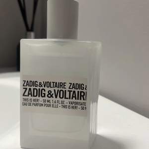 Knappt använd Zadig voltaire parfym, 50ml. Luktar jättegott, säljer pga har flera. Nypris 995kr💖