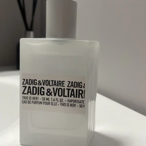 Zadig Voltaire parfym - Knappt använd Zadig voltaire parfym, 50ml. Luktar jättegott, säljer pga har flera. Nypris 995kr💖
