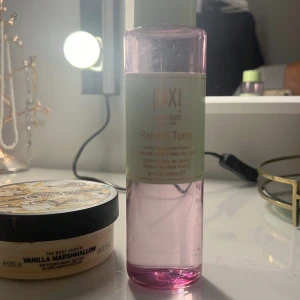 Pixi retinol tonic - Toner som minskar acne o rynkor. Ord pris 299kr o använt ca 1/6. 