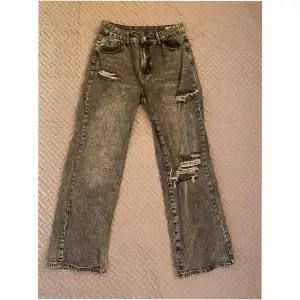 Ett par superfina gråa jeans från Shein. Storlek 36. 💕