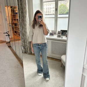 Stickad tröja - Säljer denna populära stickade tröja från &other stories som aldirg används!💗💗💗