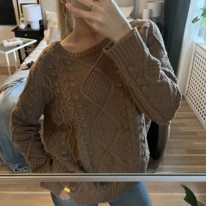 Guess tröja - Supermjuk tröja från guess, sparsamt använd. Storlek L men sitter som en oversized M/S