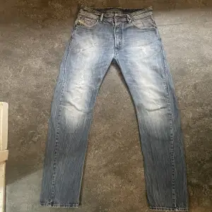 Vintage disel jeans sitter bra men lite korta för mig  straight leg