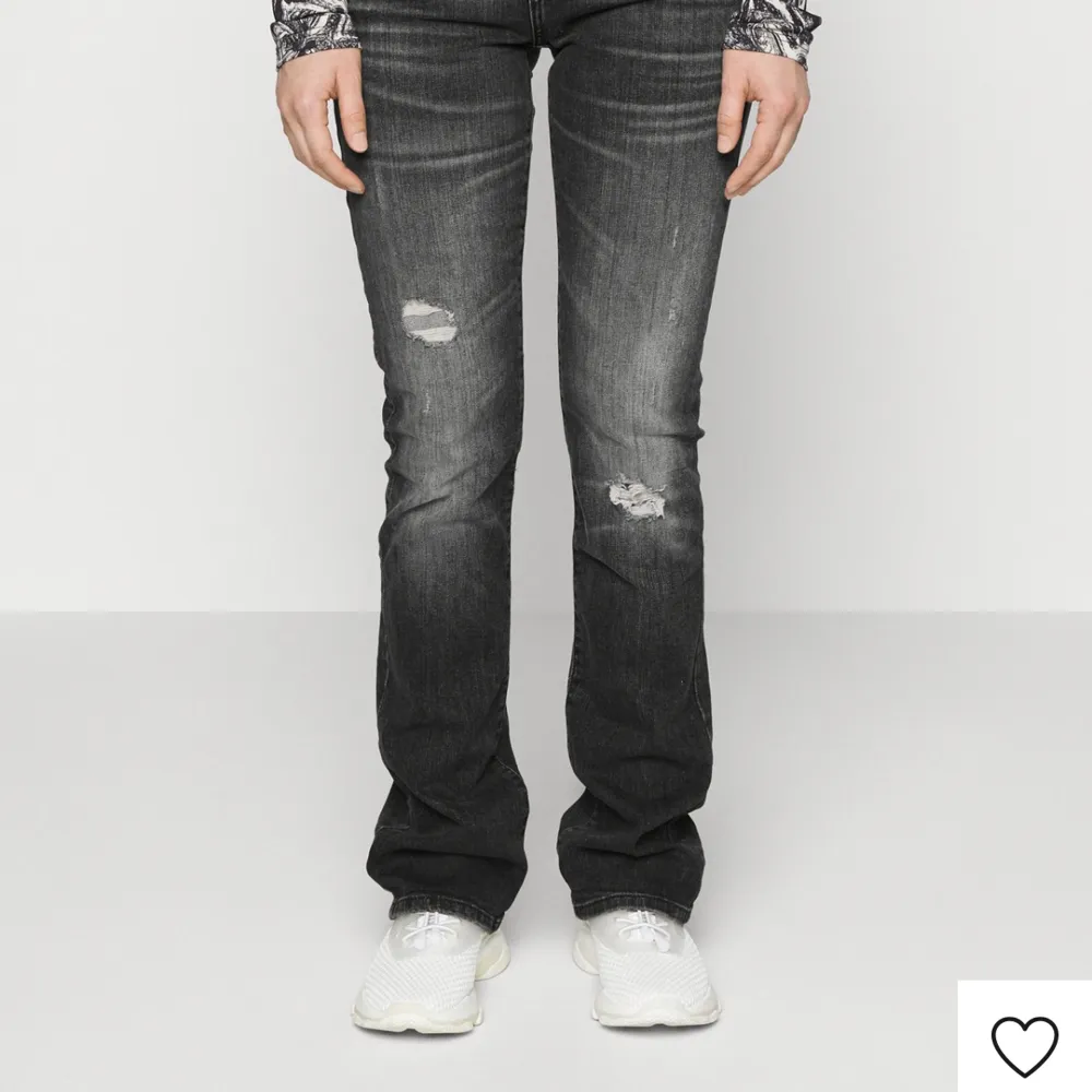 Säljer mina fina ltb jeans. Dom är i storlek 29/34. Väldigt bra skicka då jag använt dom fåtal gånger. Nypris 899kr. Säljer för 600+frakt💕 . Jeans & Byxor.