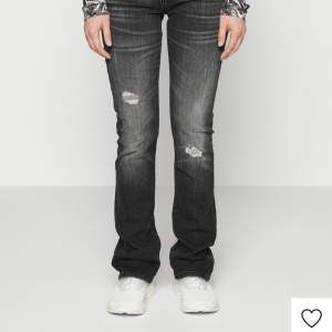 Säljer mina fina ltb jeans. Dom är i storlek 29/34. Väldigt bra skicka då jag använt dom fåtal gånger. Nypris 899kr. Säljer för 600+frakt💕 