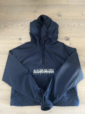Napapijri Vindjacka - Napapijri Vindjacka köpt på ASOS Magjacka/Kort Kond:9/10