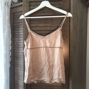 Odd Molly topp  - Supersöt topp från Odd Molly , gillar jättemycket men är i behov av pengarna 💖 Fri frakt fram till 10/9 , bra skick