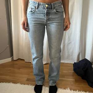 Fina blåa jeans ifrån Zara i storleken 36