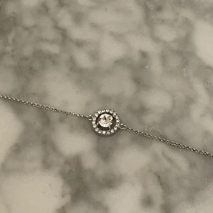 Armband från Lily & Rose - Silverarmband med vacker sten från lily and rose. Toppenskick, skriv vid fler frågor💓 ⚡️