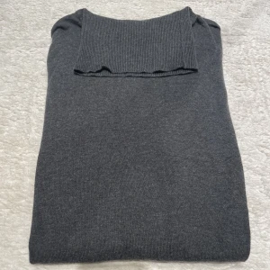 Grå polo tröja - Bra skick