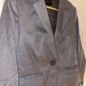 Dam kavaj - Grå damkavaj från märket Stockholm LM. Fint skick!