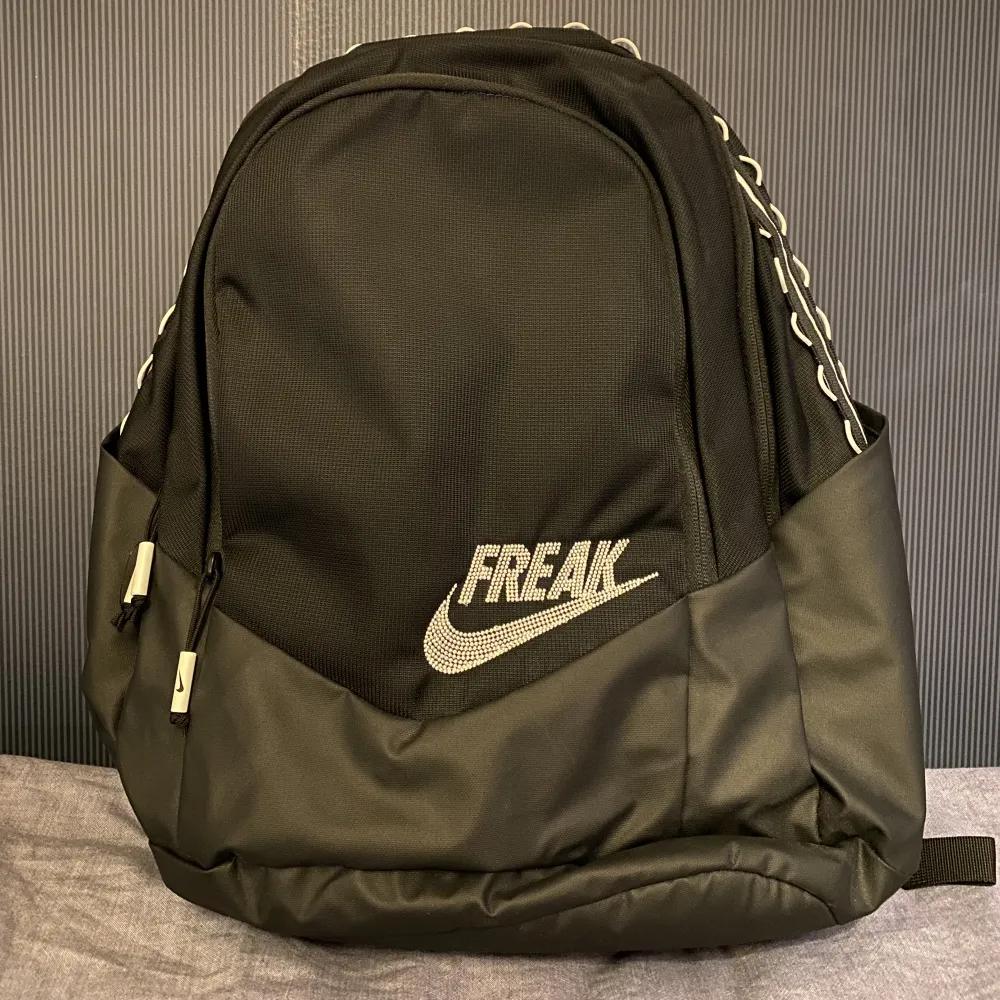 Freak Nike väska knappt använt. Perfekt för dom som idrottar osv.. Väskor.