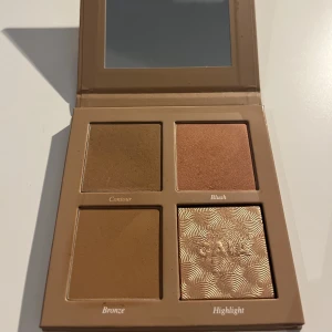 Caia palette classy - Caia palett i färgen classy. Inte använd så mycket då de är lite fel färger för mig.