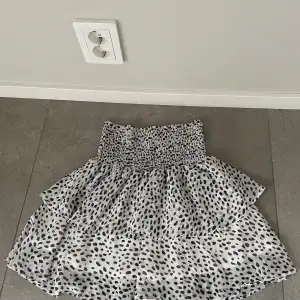 Fin sommar kjol från Chelsea i storlek XS