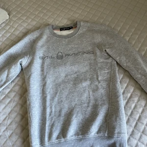 Sail Racing Långärmad Tröja  - Säljer en sail racing långärmad tröja köp i Frölunda Torg