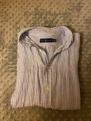 Skjorta  - Nästan nya 