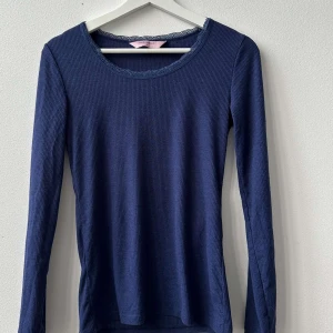 Tröja  - Jätte skön tröja från hunkemöller! Knappt använd💞💞