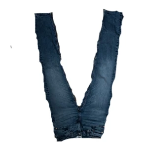 Lager 157 jeanS  - Passar perfekt om man nu är S 