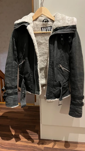 Jofama vintage bikerjacka  - Jättefin vintage jacka Stl 34. Köpt på Plick men var för liten. Inga defekter! <3