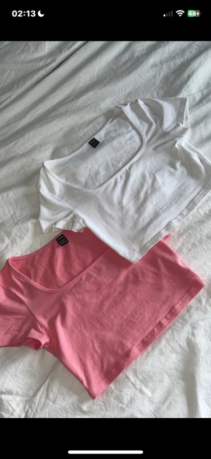 toppar från shein - rosa och en vit sommartop från shein i storlek xs, jättefina men kommer inte till användning 