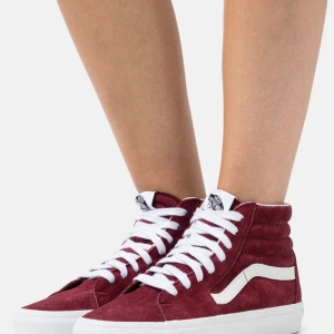 Vans - Jag säljer dom här skit snygga skorna, då dom är lite stora för mig. Perfekta nu när de är lite senare höst. Inte så jätte använda, men har använt dom fint. 