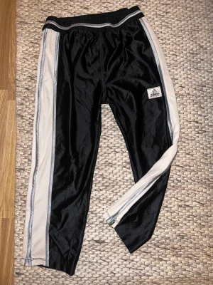 Adidasbyxor  - retro adidas byxor, skön material