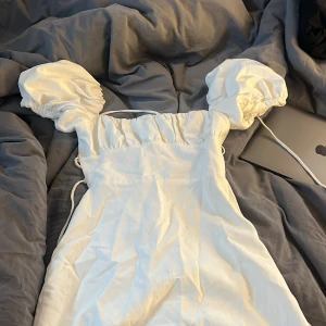 Zara klänning vit - Storlek xs