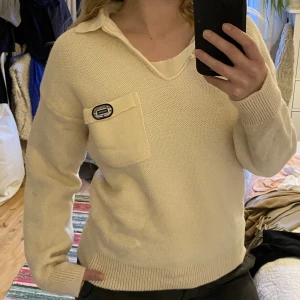 Stickad tröja  - Stickad vintage tröja, står XL men mer som M. 100% wool