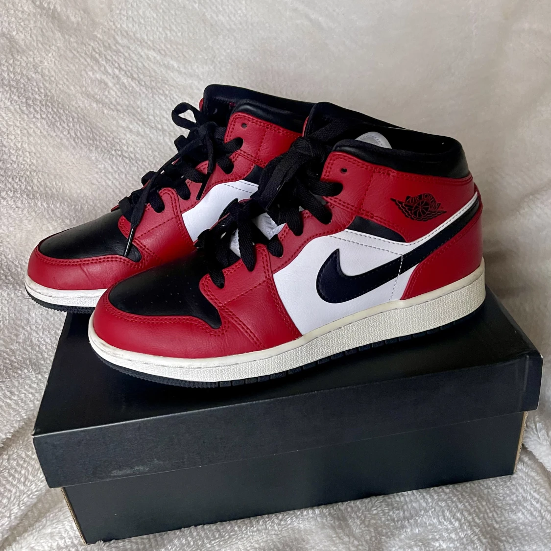 Air Jordan Mid 1’ Chicago - 90