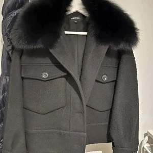 Meotine jacka  - Intresskoll, jag svarar alla om en stund jag jobbar extremt mycket💕💕