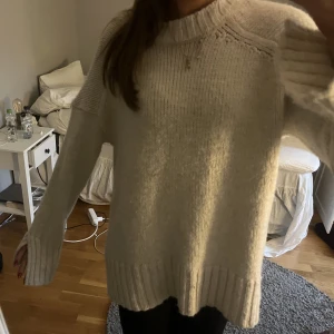 Stickad tröja - Vit stickad tröja från Zalando i strl M