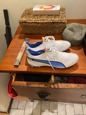 Puma king 42,5 - Säljer dessa oanvända puma king i 42,5 Ny pris 2499kr. Skick 10/10