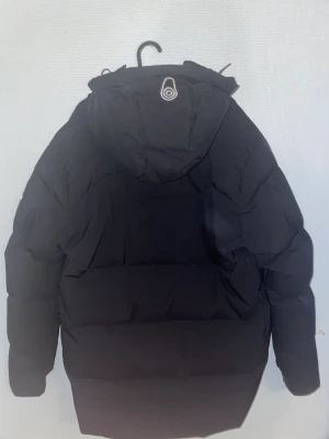 Sail racing black label  - Storlek