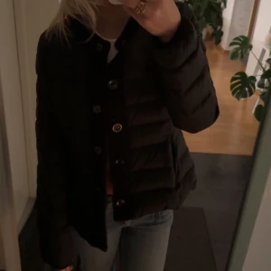Jacka - Svart dunjacka ifrån Liujo🤍