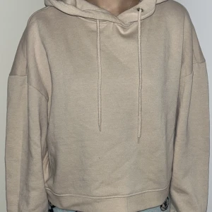Hoddie - Ljus rosa/beige jätte fin hoddie från lager 157 som inte kommer till användning pga har för många!