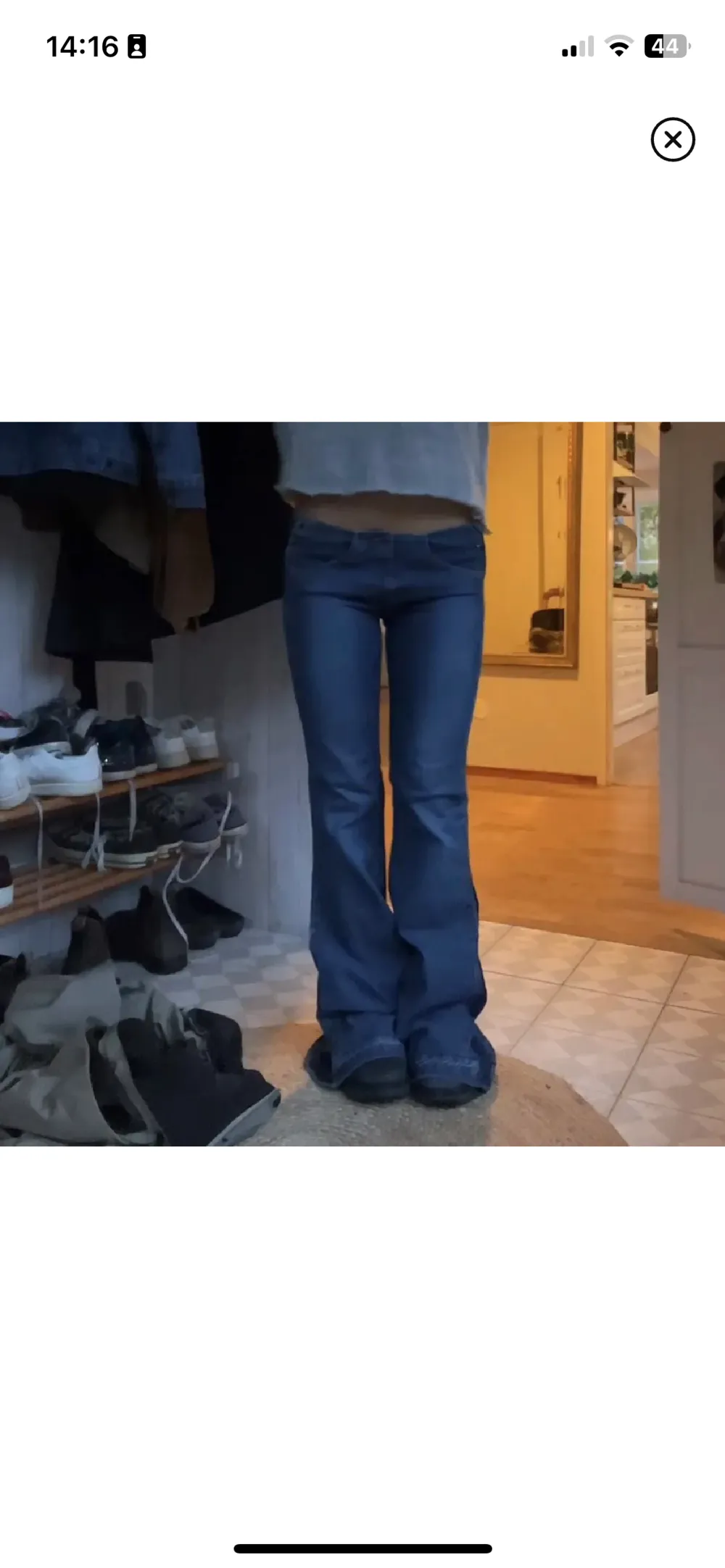 Unika jeans. Innerbenslängd: 78 cm Midjemått: 37 cm rakt över ❤️ använd gärna Köp direkt . Jeans & Byxor.