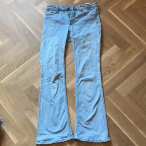 Lågmidjade jeans  - Lågmidjade bootcut jeans stl. 146. Bra skick. 