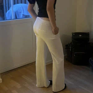 vita kostymbyxor  - Bra skick💕storlek s💕Lexington 💕 Modellen är 165💕skriv för frågor 
