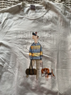 Vit sommartröja - Köpt från zara och användes bara lite under sommaren. 