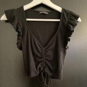 Sommartopp från zara  - Otroligt gullig sommartopp från Zara!🤩Köparen står för frakten❤️