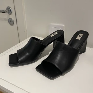 Svarta klackar🔥 - Säljer mina klackar, använda en gång!🤠