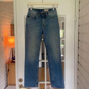 Superfina jeans, använd endast ett fåtal gånger då jag snabbt växte ur dem. Så gott som nya.💕