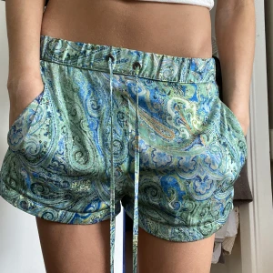 Snygga shorts - Så snygga och bekväma lågmidjade shorts från zara💞💞