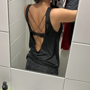 Linne - En jätte snygg festlinne som ser ut som nytt❤️står att det är xs men passar oxå S💕