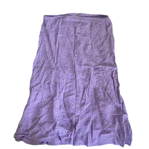 Lågmidjad paljettkjol  - Lila Lågmidjad paljettkjol. Kontakta vid intresse <3