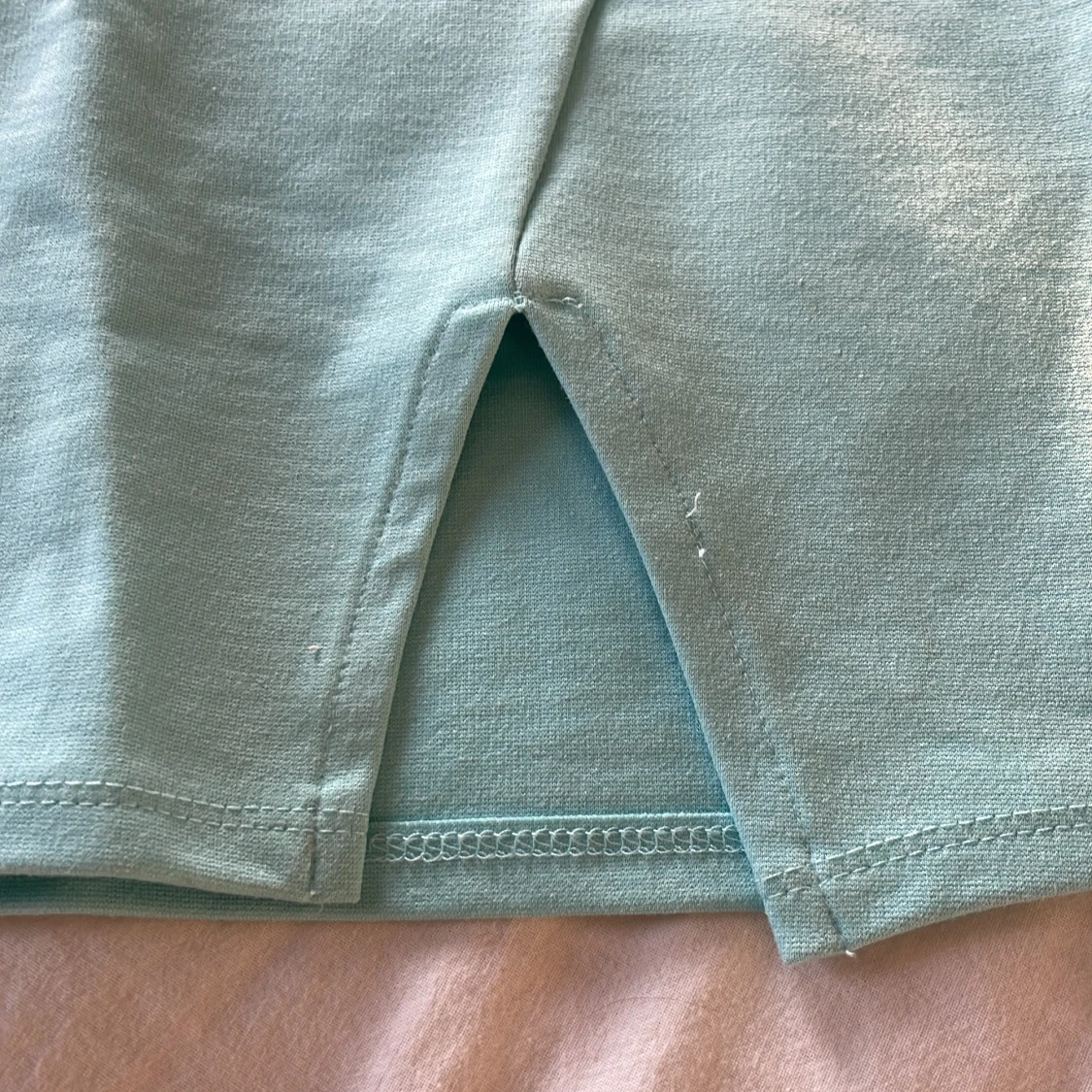 Tight kort kjol med slits, turkos - 90